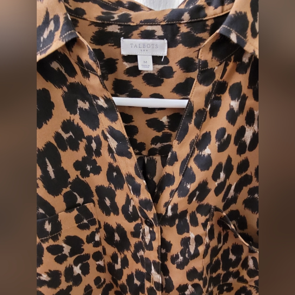 Talbots Medium Long Sleeve Button Down Shirt Anim… - image 2